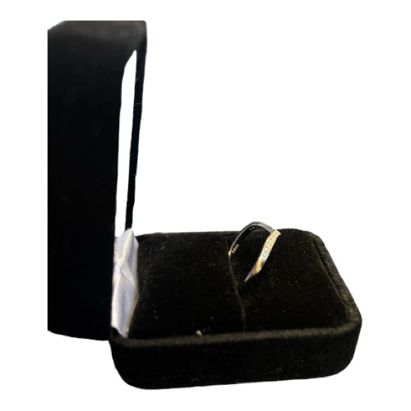 Sterling Silver Moissanite Chevron V Ring – Size 8 – New - Picture 3 of 5